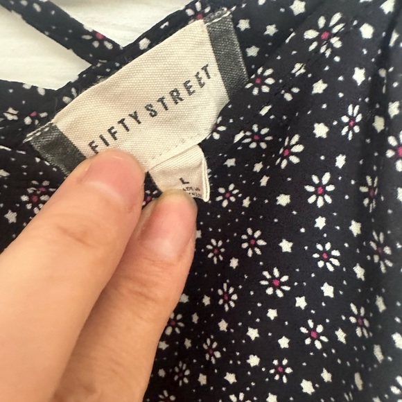 Cute summer blouse $10 - Picture 2 of 2